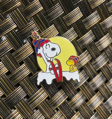 Vintage Charlie Brown Snoopy Alpine Mead. Skiing Collectible Enamel Pin Rare * • $11.24