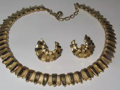 Trifari Vintage Necklace Earrings Jewelry (935V) • $9.99