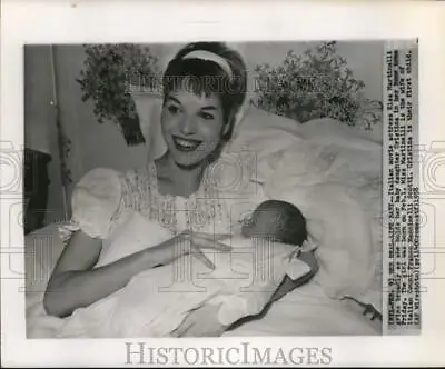 1958 Press Photo Actress Elsa Martinelli Holds Her Daughter Cristina In Rome • $19.99