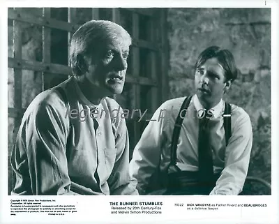 1979 The Runner Stumbles Dick Van Dyke Original Press Photo • $14.99