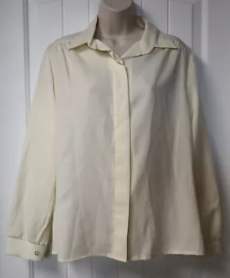 Vintage 1970s UNIONMADE ILGWU AFL CIO Long Sleeve Ivory Blouse Size 16 (USA) • $8.50