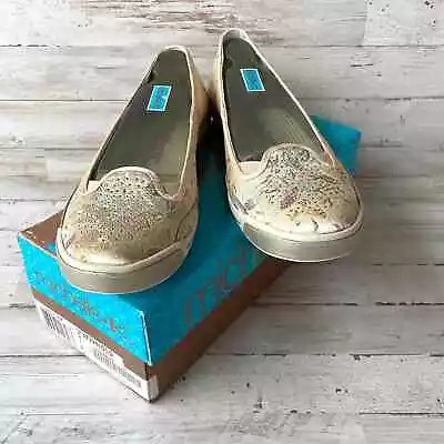 Michelle K Beige Floral Loafers Shoes SZ 11 S101233 • $49