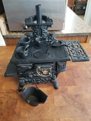 $84.98 • Buy Vintage Mini CRESCENT Cast Iron Stove With Pots And Accessories Salesman Sample