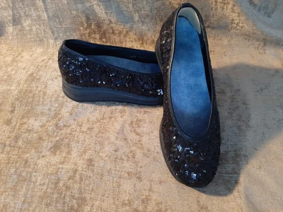 $34.99 • Buy Ruco Line Black Sequin Wedge Size 9.5 (40)
