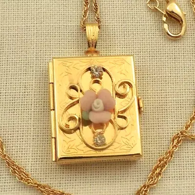 Vintage Gold Tone. 2- Clear Stones Porcelain Floral 4-picture Fold Out Locket • $39.88