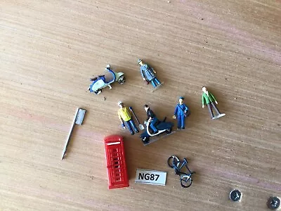 £2.99 • Buy Oo Gauge Model Railway People Scooters, Bike, Phone Box And Bus Stop