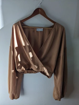 $15 • Buy Asos Crop-Length Low Cut Blouse Uk14