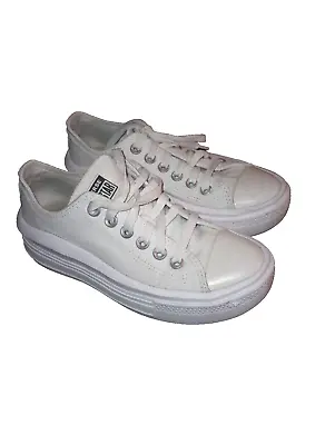 Great Condition - White All Stars Converse Platform Sneakers Size 5.5 • $18