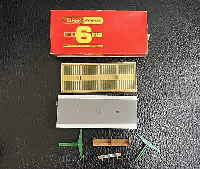 Hornby/Tri-ang R585 Platform With Canopy Boxed • £9