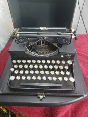 Vintage Royal Manual Typewriter Qwerty Keyboard Tested New Ribbon  • $104.34