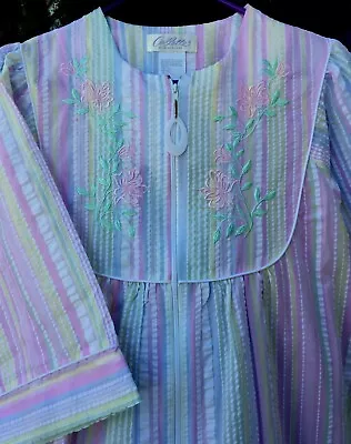 Colette Miss Elaine~Seersucker Pastel Long Robe L~Cotton Zip Lounger~NEW~Mothers • $39.93