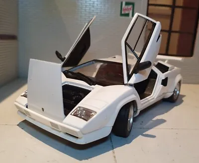 Lamborghini Countach LP5000 White Wolf Of Wall St 1:24 Scale Diecast Model Car • £29.92