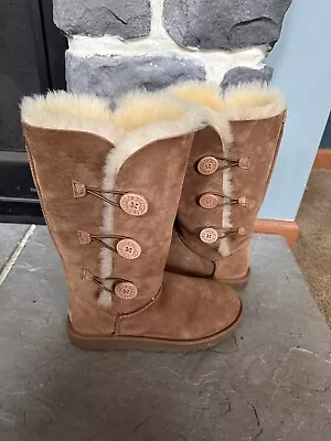 UGG Bailey Button Triplet II Chestnut Size 9 • $120