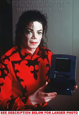 MICHAEL JACKSON HOLDING 1992 LAPTOP (1) RARE 8x10 PHOTO • $4.95