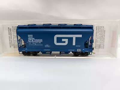 N Micro Trains 92010 GT Grand Trunk Western 2 Bay Covered Hopper 315065 • $19