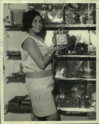 1967 Press Photo Mrs. Marlene Dietrich Owner Of Imports Gift Shop. - Hcx10307 • $16.99