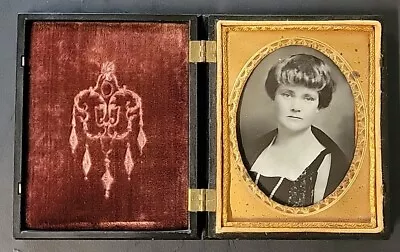 A. P. Critchlow & Co. Daguerreotype Union Case. Hinged Double  Gutta Percha • $70
