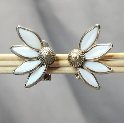 Vintage Crown Trifari Poured Milk Glass Flower Petal Gold-tone Clip-on Earrings • $22.50