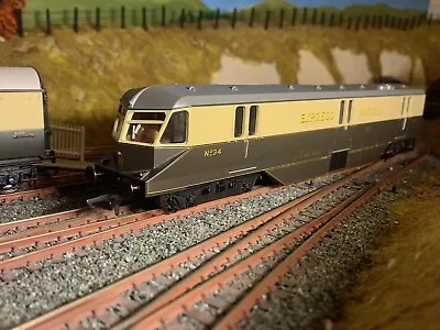 Hornby GWR Parcels Railcar No. 34 R2768 Chocolate/Cream DCC Ready • £19.99