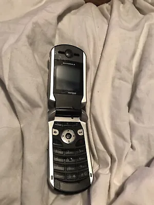Motorola V265 Verizon Flip Cell Phone Black/Silver CDMA Cam Compact Simple 2G • $15