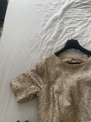 £12.50 • Buy Peach Coloured Sequin Top Evening Wear