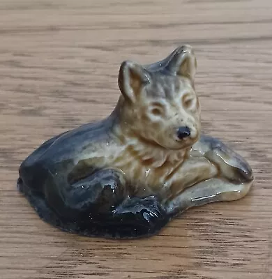 George Wade English Porcelain Figure Of An Alsatian Dog • £3.50