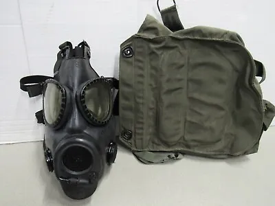 US M17 A2 Gas Mask MSA With Nylon Carry Bag 1984 /85 Size Medium • $74.95