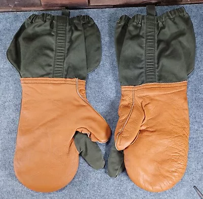 Vtg US Military Mittens Trigger Finger Firing Winter Gloves W Wool Insert Size M • $25