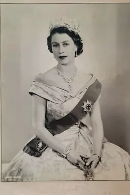 Her Majesty Queen Elizabeth Ii Rare Signed Framed Portrait 6 X 4  Photo Print D • £7.99