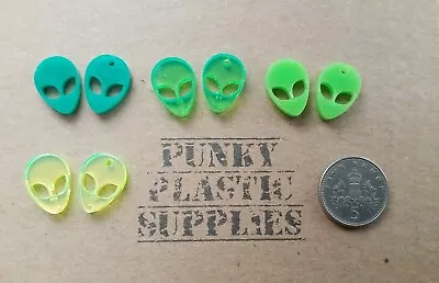 10x Tiny Alien Laser Cut Acrylic Charms/pendants/ Cabochons/ Jewellery • £2