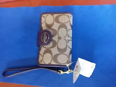 Nwt Coach Khaki/black/violet Leg Sig Phone Wristlet • $10.99