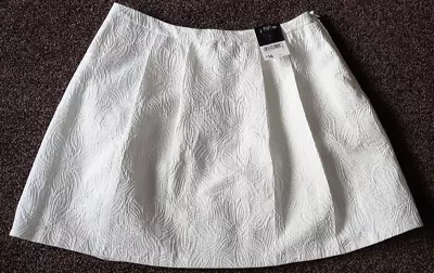 F&F Skirt UK 14 White Embossed Flower Pattern Side Zip Lined New With Tag • £7.50