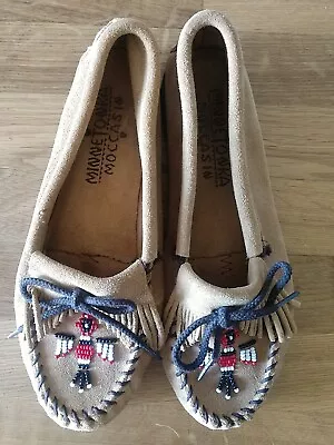 Minnetonka Moccasins Soft Sole Thunderbird Sz 8 Women Tan Suede Fringed Slippers • $24