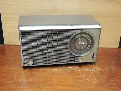 Estate Vintage Zenith Tabletop Am/fm Radio • $5.99