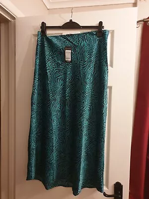 Women's Green Zebra Print Satin Midi/Midaxi Skirt • £15