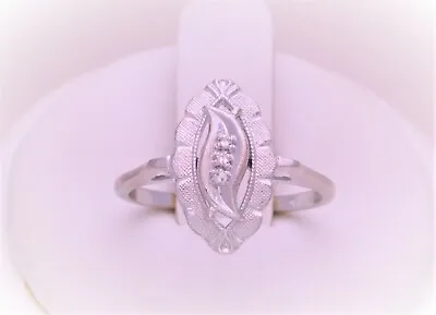 Vintage 10k White Gold 3-Stone Natural Diamond Shield Ring • $165