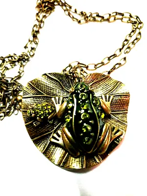 Vintage Frogs On Lilly Pad Pendant Necklace • $19.99