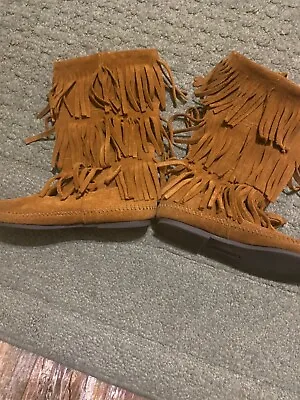 Minnetonka Moccasins Suede Leather 3 Layer Fringe Festival Boots Style 1632 Sz 8 • $25