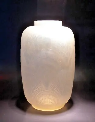 R Lalique Clear & Frosted Opalescent-triple-cased-white Glass Vase  Coquilles  • $3250