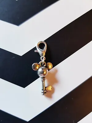 £0.99 • Buy 1 X Mickey Mouse Key Disney Land World Trip Love Silver Plated Clip On Charm 