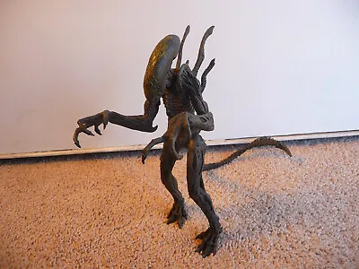 McFarlane AVP Alien Vs. Predator - Grid Alien Action Figure 8.5  • $15