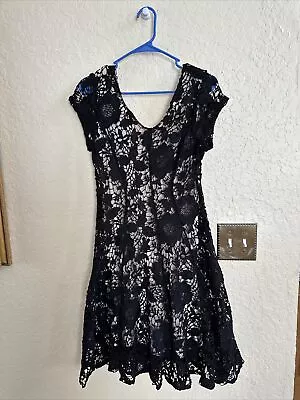 G Collection Dress Womens Medium M Cap Sleeve Black Lace Over Nude Lining • $10