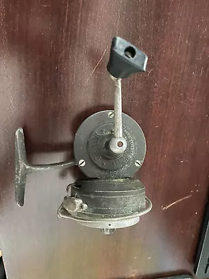 Vintage Crack Fishing Reel.  • $14