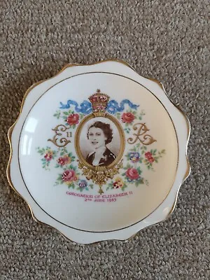 Commemorative Coronation Plate Queen Elizabeth 2 • £3