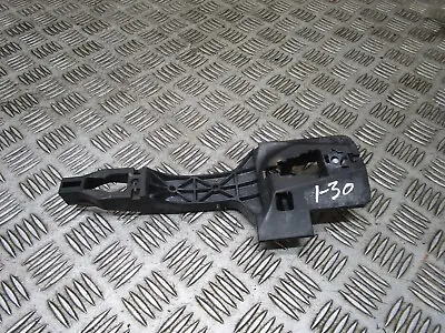 2013 Hyundai I30 5dr Passenger Side Rear Door Handle Bracket Oem • $20.19