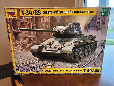 NEW SEALED 1/35 Zvezda 3687 Soviet Medium Tank (mod. 1944) T-34/85 Model Kit • $25.99