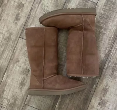 UGG Classic Boot Chestnut Size 8 • $40