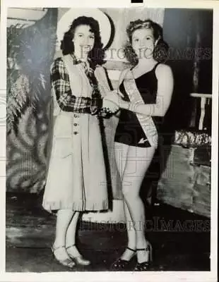 1942 Press Photo Miss Chicago Betty Brunk And Miss Texas Jo-Carroll Dennison • $19.99
