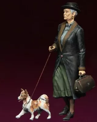 1/35 Resin Figure Model Kit European Old Lady Civilian Citizen Dog WW2 Unpainted • $15.63