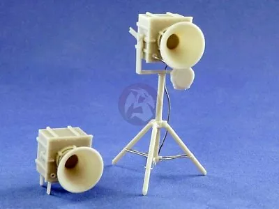 Resicast 1/35 US Loudspeaker WWII PSYWAR (2 Systems Jeep & M3/M5 Stuart) 352435 • $39.95